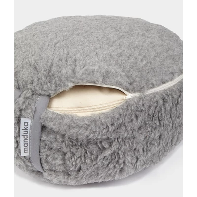 Perna rotunda cu hrisca din lana pentru meditatie Manduka - Gri - 38cm x 13cm
